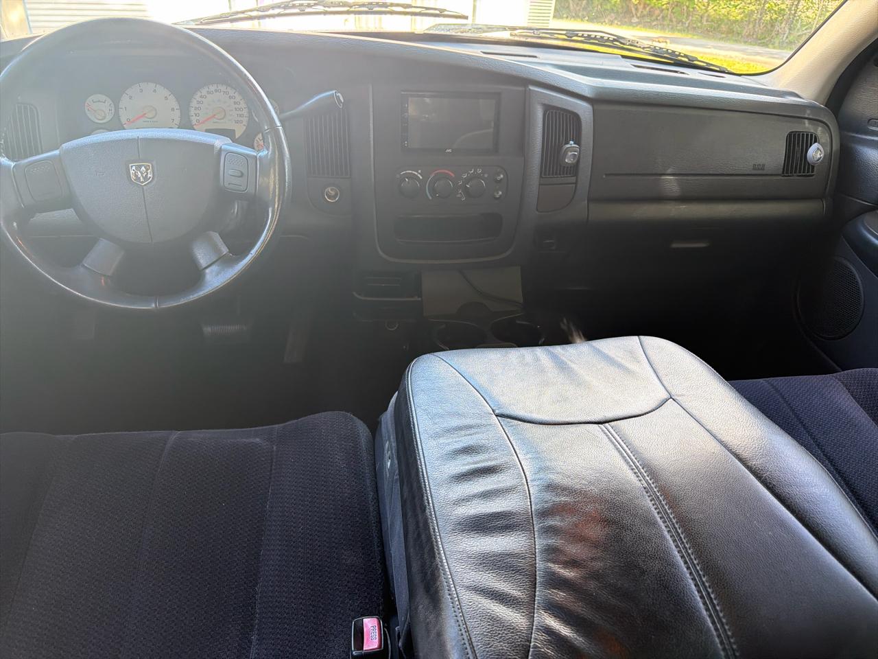 Dodge Ram 1500 4dr Quad Cab 140.5" WB SLT 2004