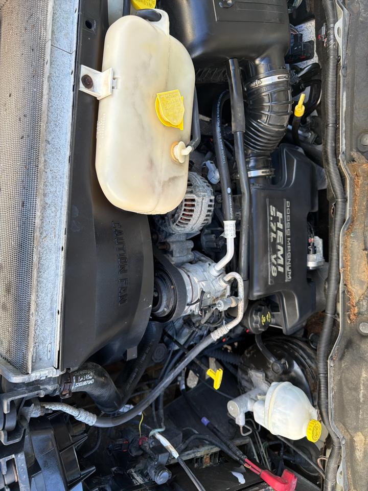 Dodge Ram 1500 4dr Quad Cab 140.5" WB SLT 2004