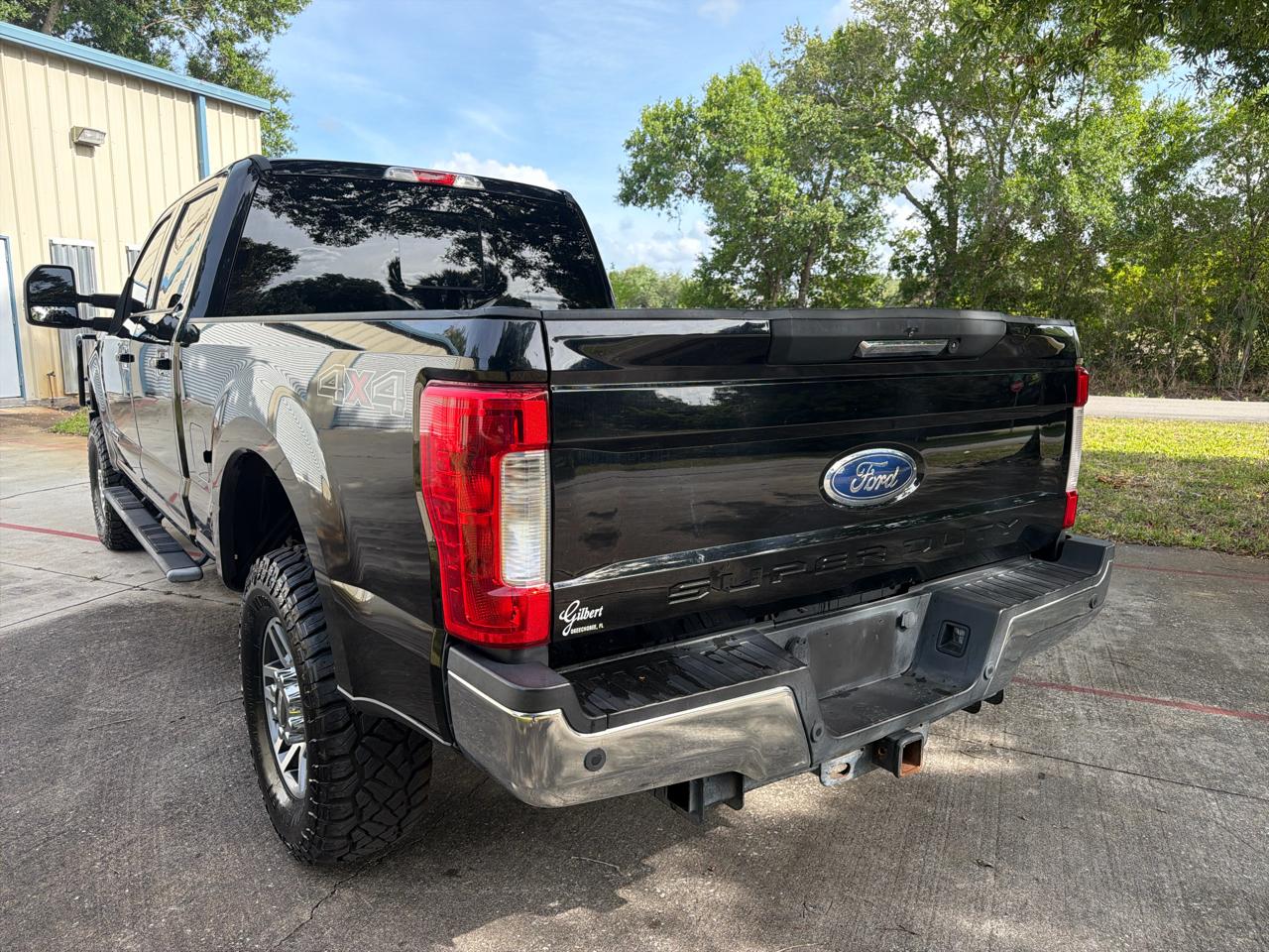 Ford Super Duty F-250 SRW Lariat 4WD Crew Cab 6.75' Box 2017