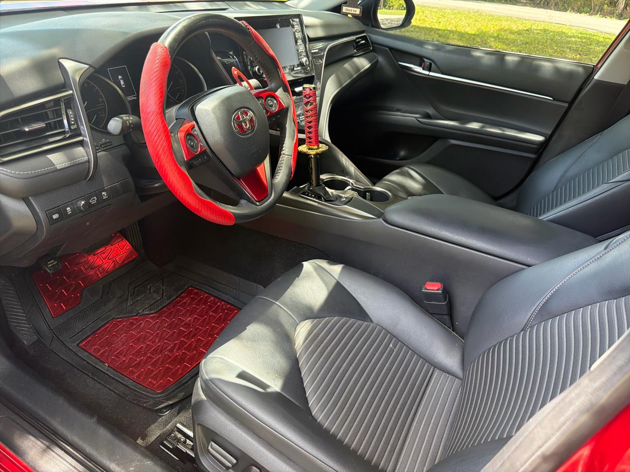 Toyota Camry SE Auto (Natl) 2021