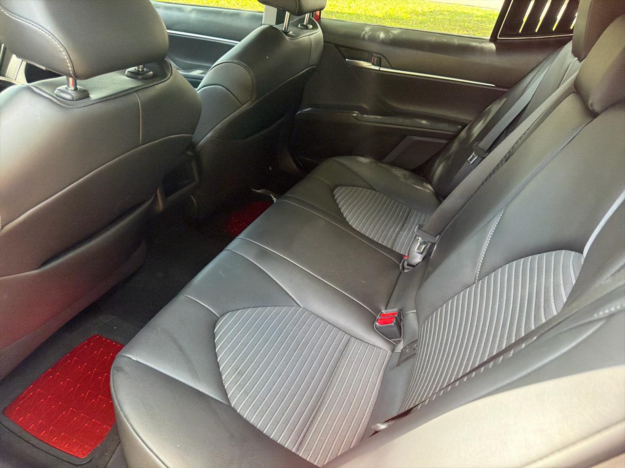 Toyota Camry SE Auto (Natl) 2021