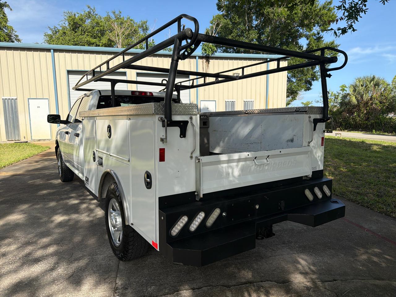 RAM 2500 Tradesman 4x2 Crew Cab 8' Box 2021