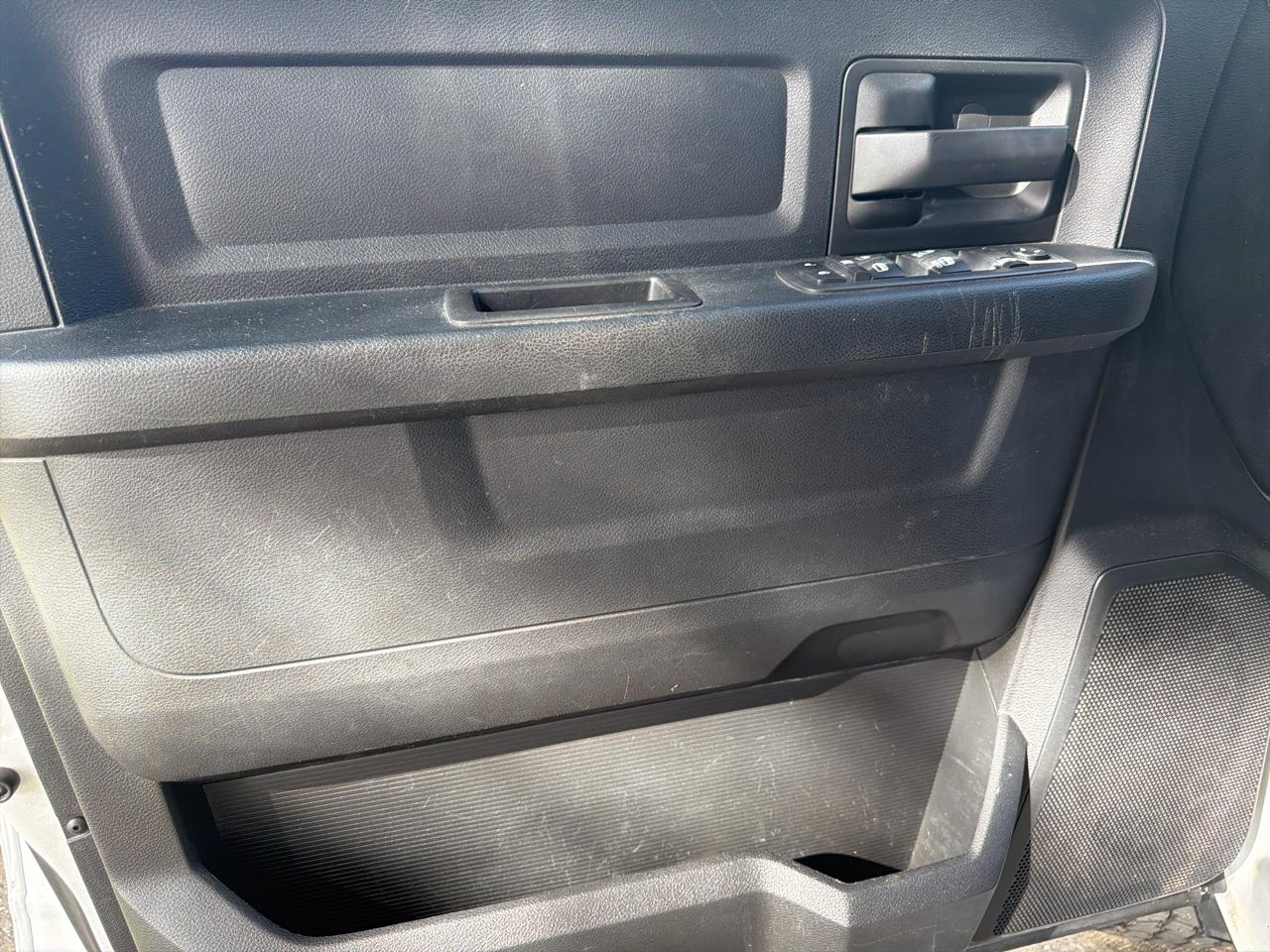 RAM 2500 Tradesman 4x2 Crew Cab 8' Box 2021