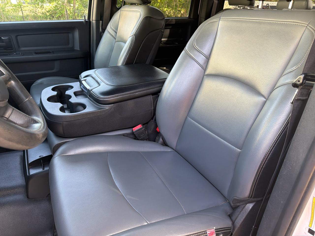 RAM 2500 Tradesman 4x2 Crew Cab 8' Box 2021