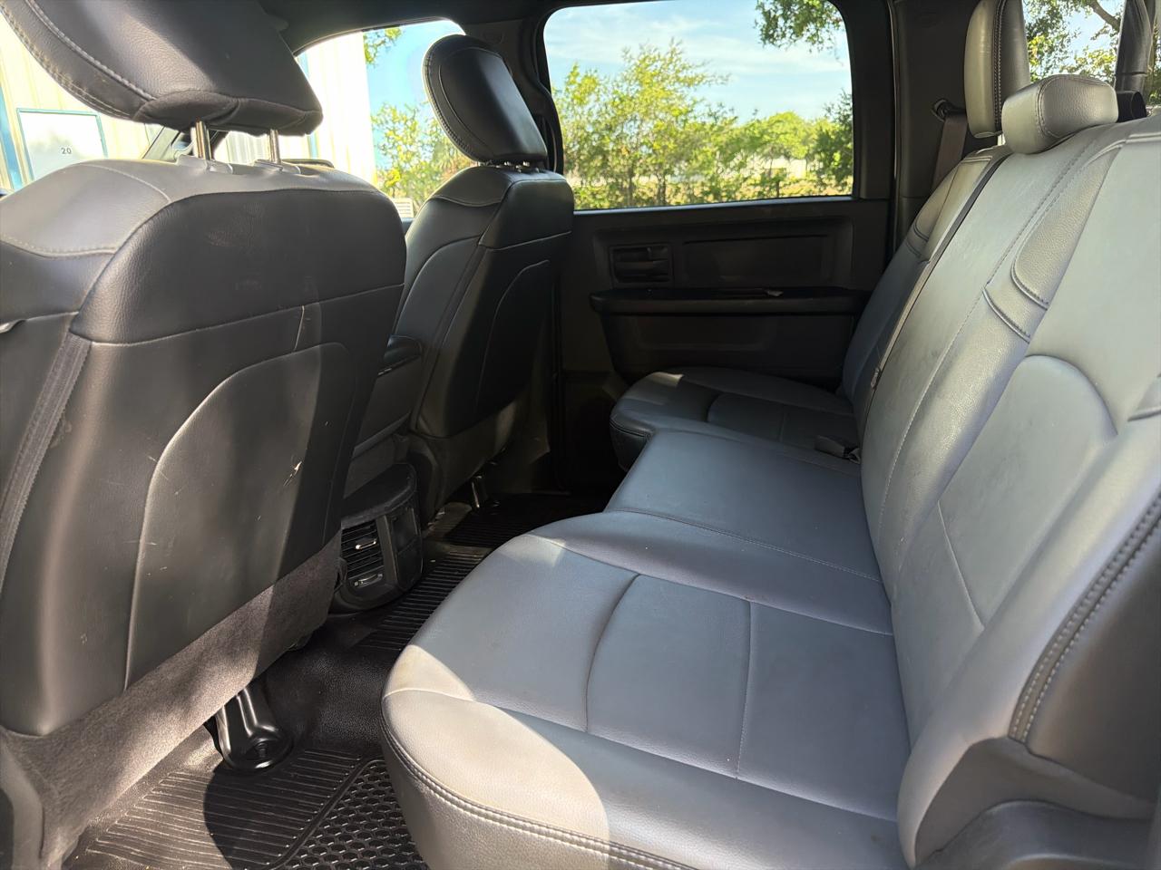 RAM 2500 Tradesman 4x2 Crew Cab 8' Box 2021
