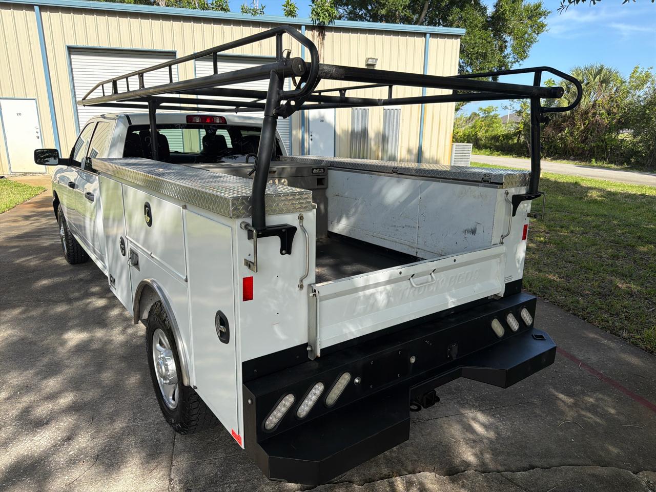 RAM 2500 Tradesman 4x2 Crew Cab 8' Box 2021
