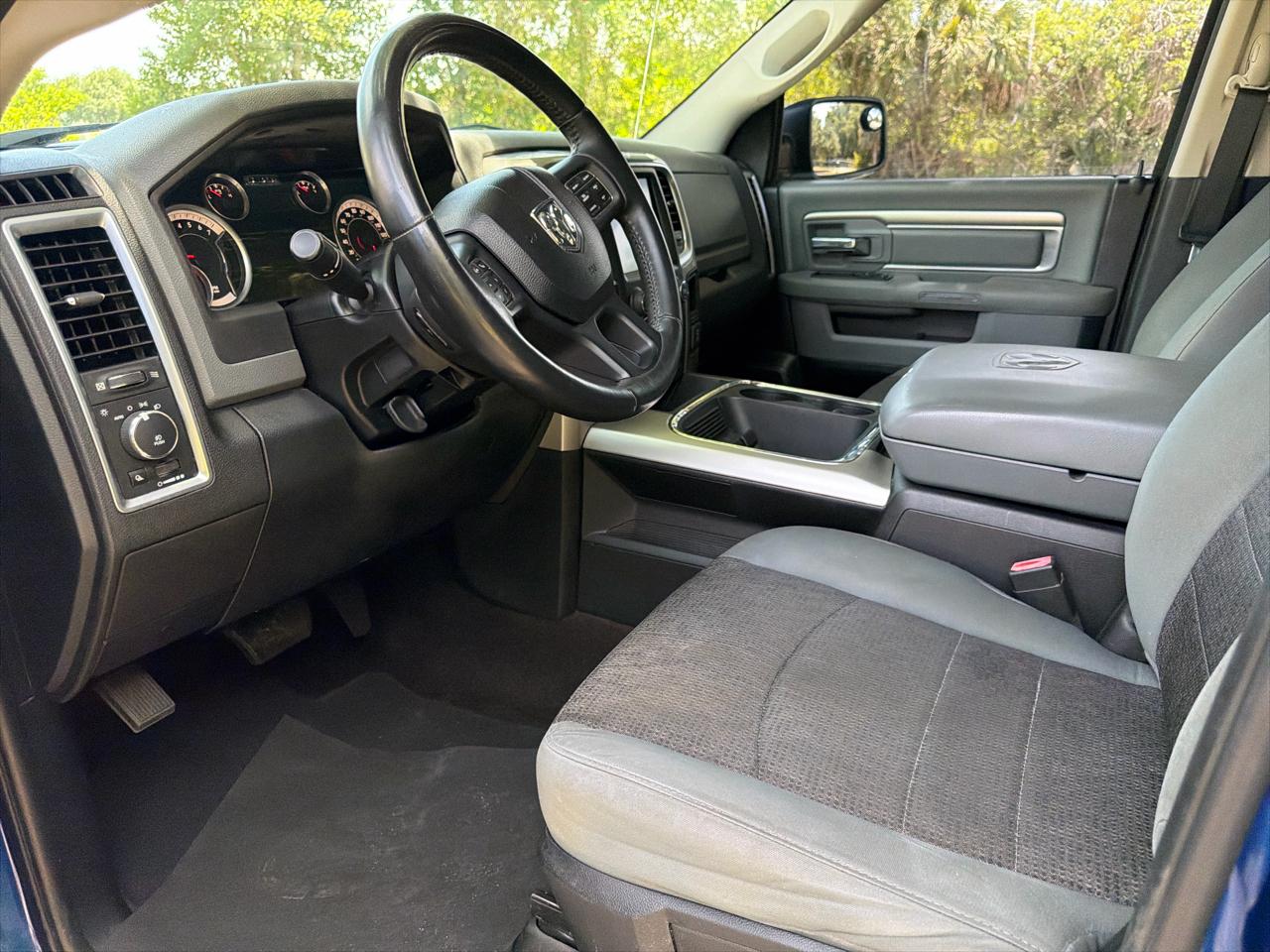 RAM 1500 2WD Crew Cab 140.5" Big Horn 2015