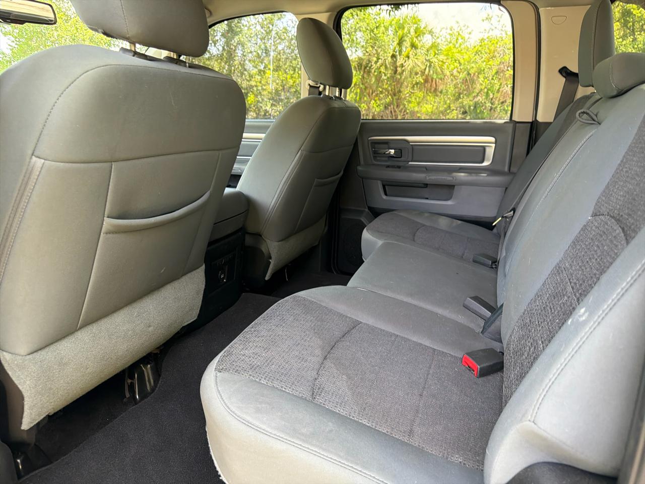 RAM 1500 2WD Crew Cab 140.5" Big Horn 2015