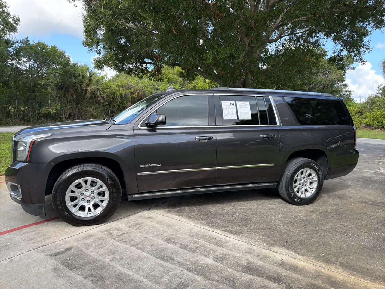 GMC Yukon XL 4WD 4dr Denali 2017