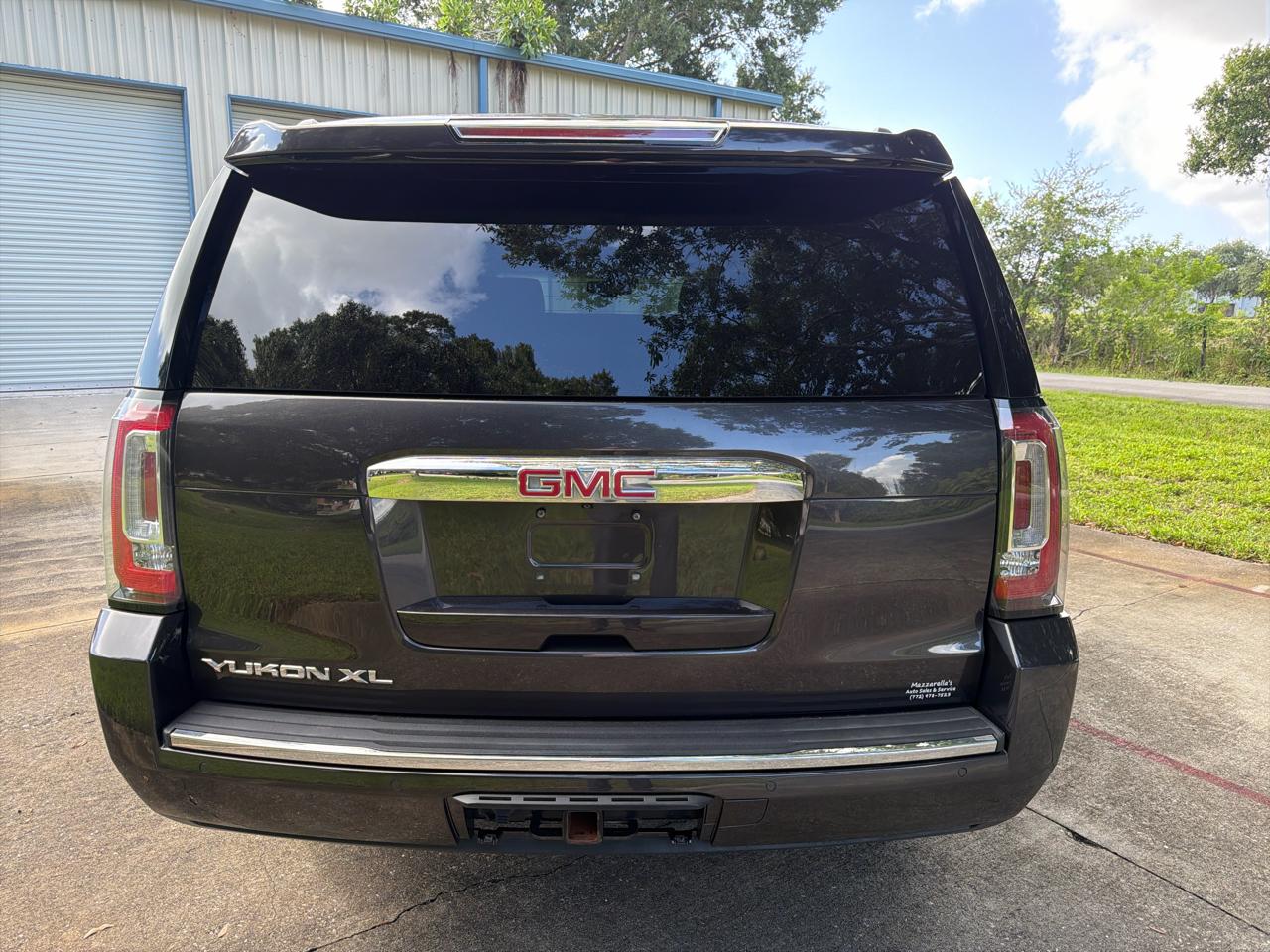 GMC Yukon XL 4WD 4dr Denali 2017