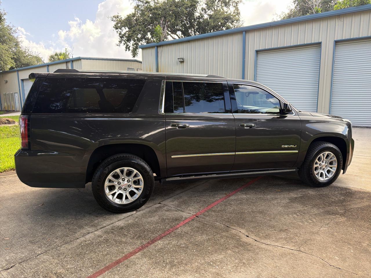 GMC Yukon XL 4WD 4dr Denali 2017