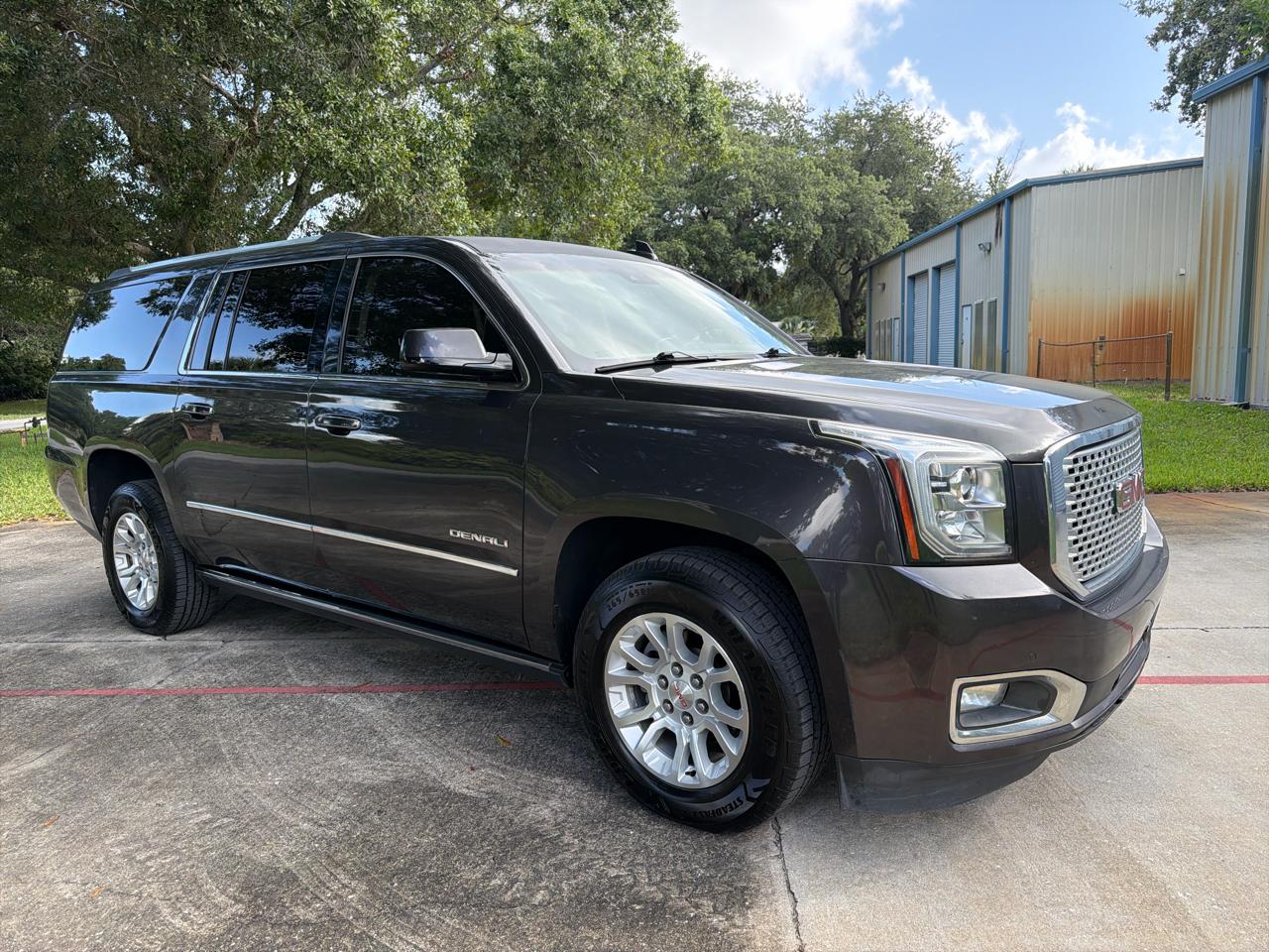 GMC Yukon XL 4WD 4dr Denali 2017