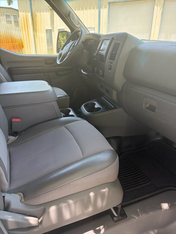 Nissan NV Cargo NV2500 HD High Roof V8 SV 2021