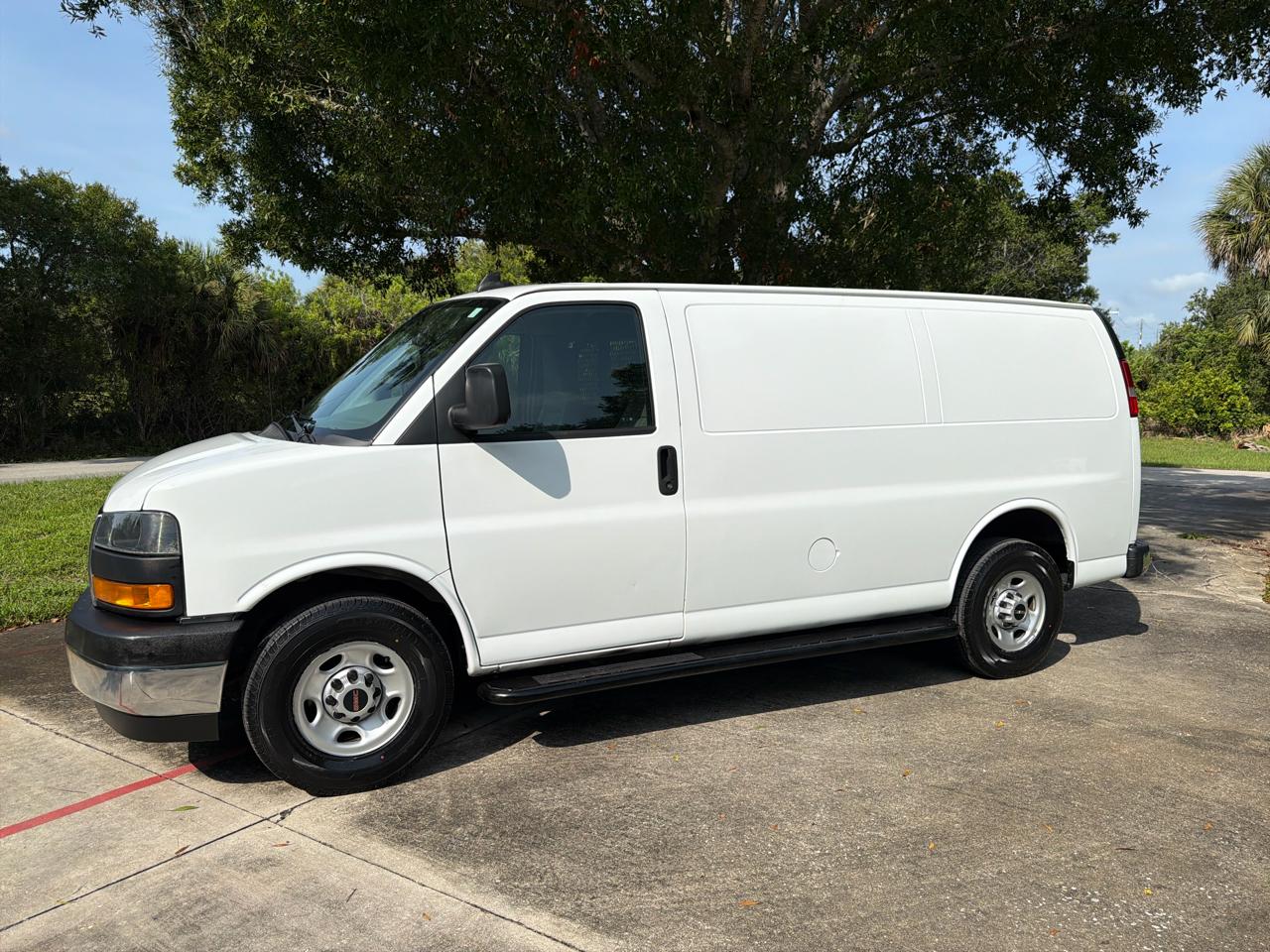 GMC Savana Cargo Van RWD 2500 135" 2020