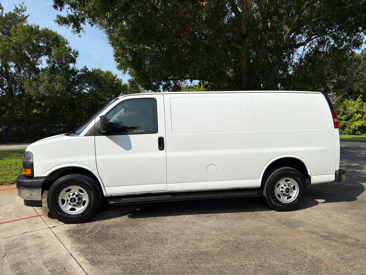 GMC Savana Cargo Van RWD 2500 135" 2020