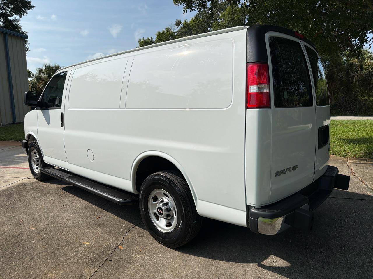 GMC Savana Cargo Van RWD 2500 135" 2020