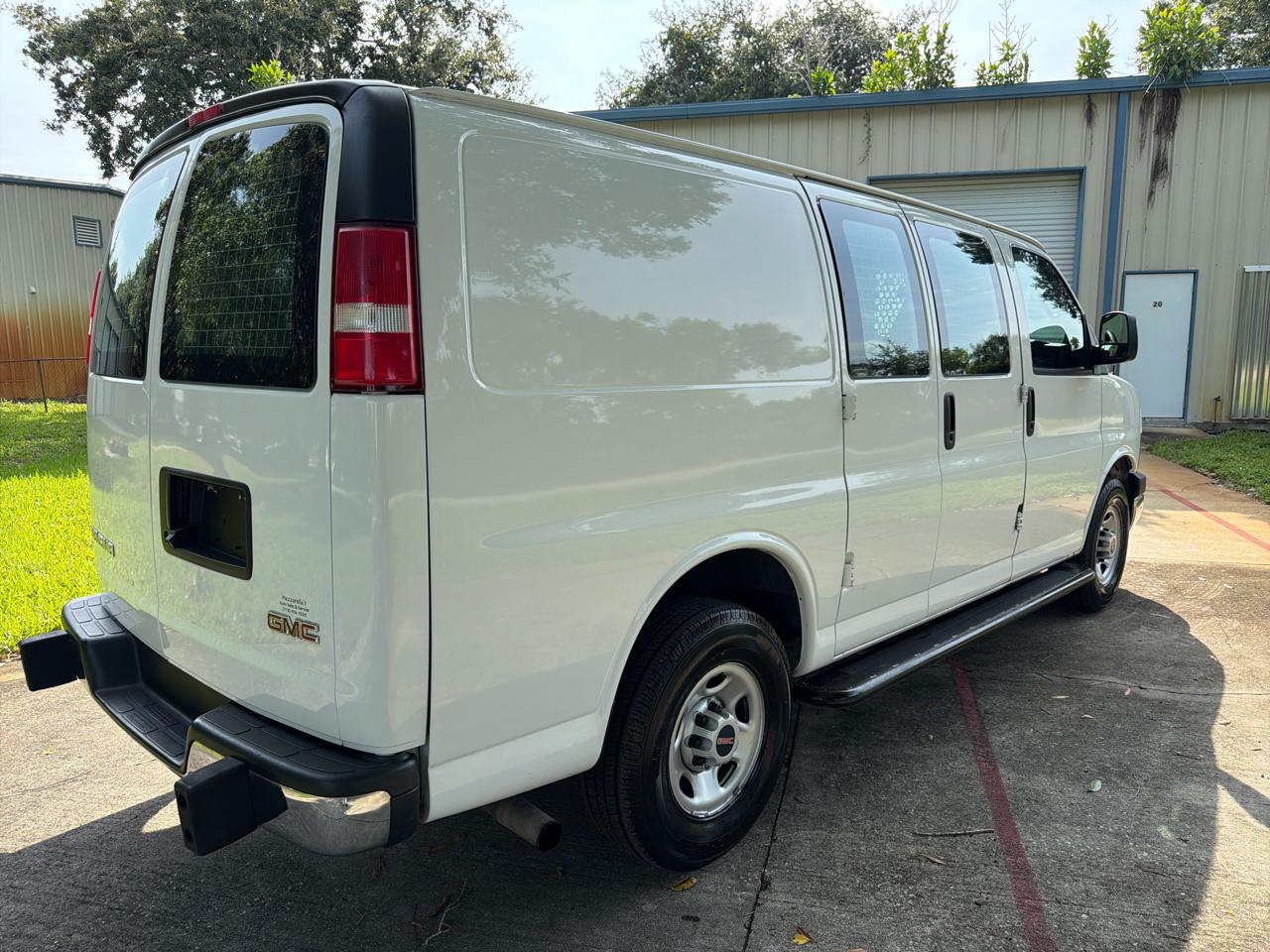 GMC Savana Cargo Van RWD 2500 135" 2020
