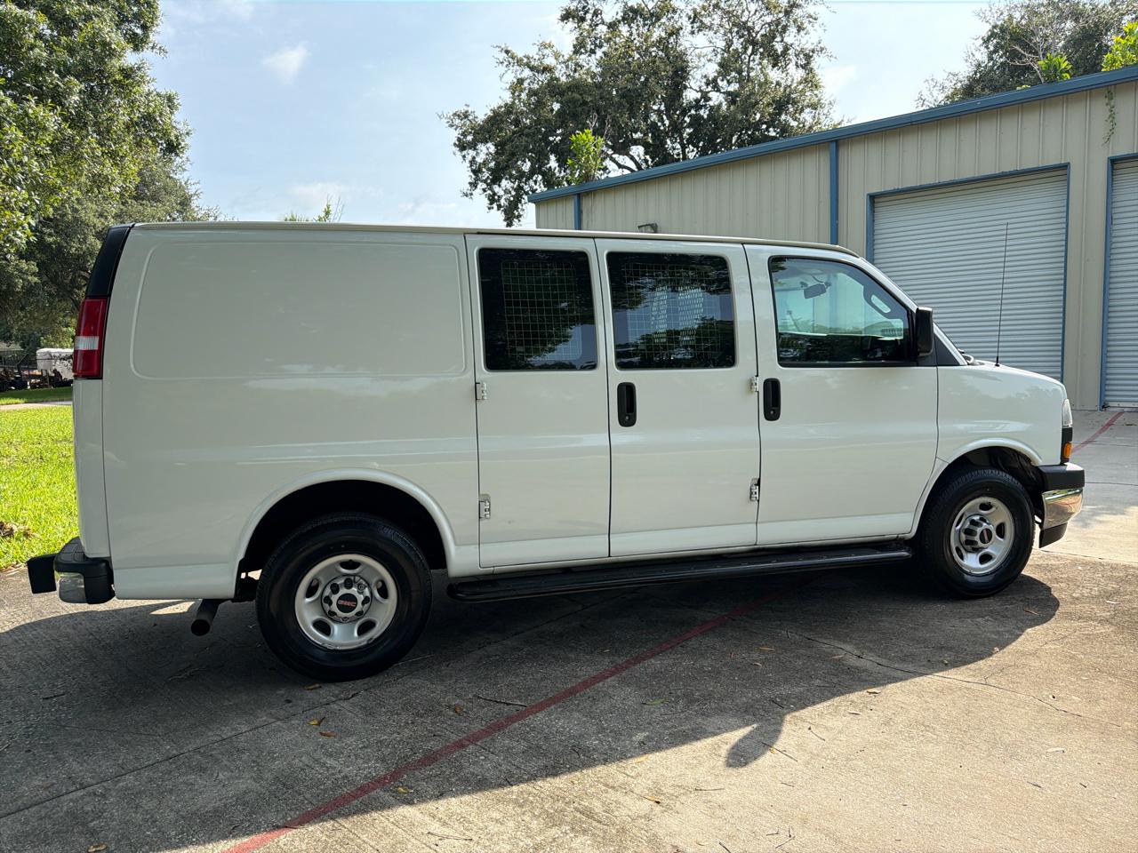 GMC Savana Cargo Van RWD 2500 135" 2020
