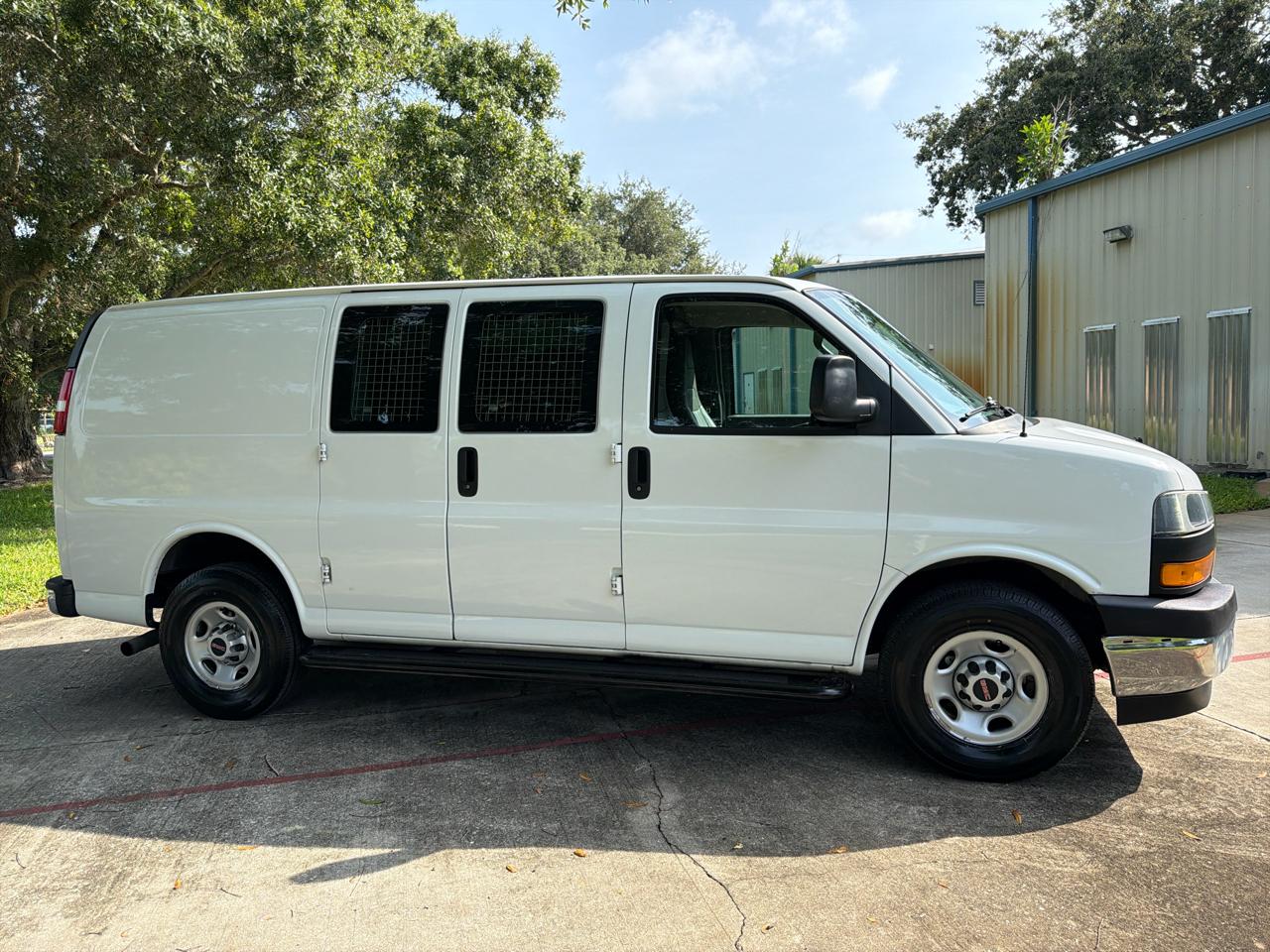 GMC Savana Cargo Van RWD 2500 135" 2020