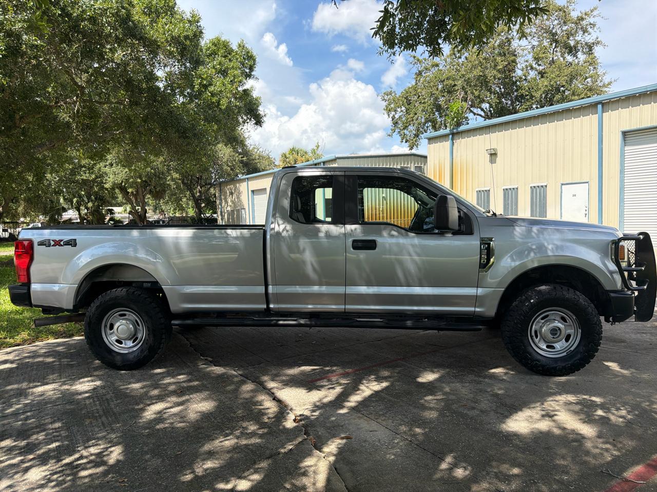 Ford Super Duty F-250 SRW XL 4WD SuperCab 8' Box 2021