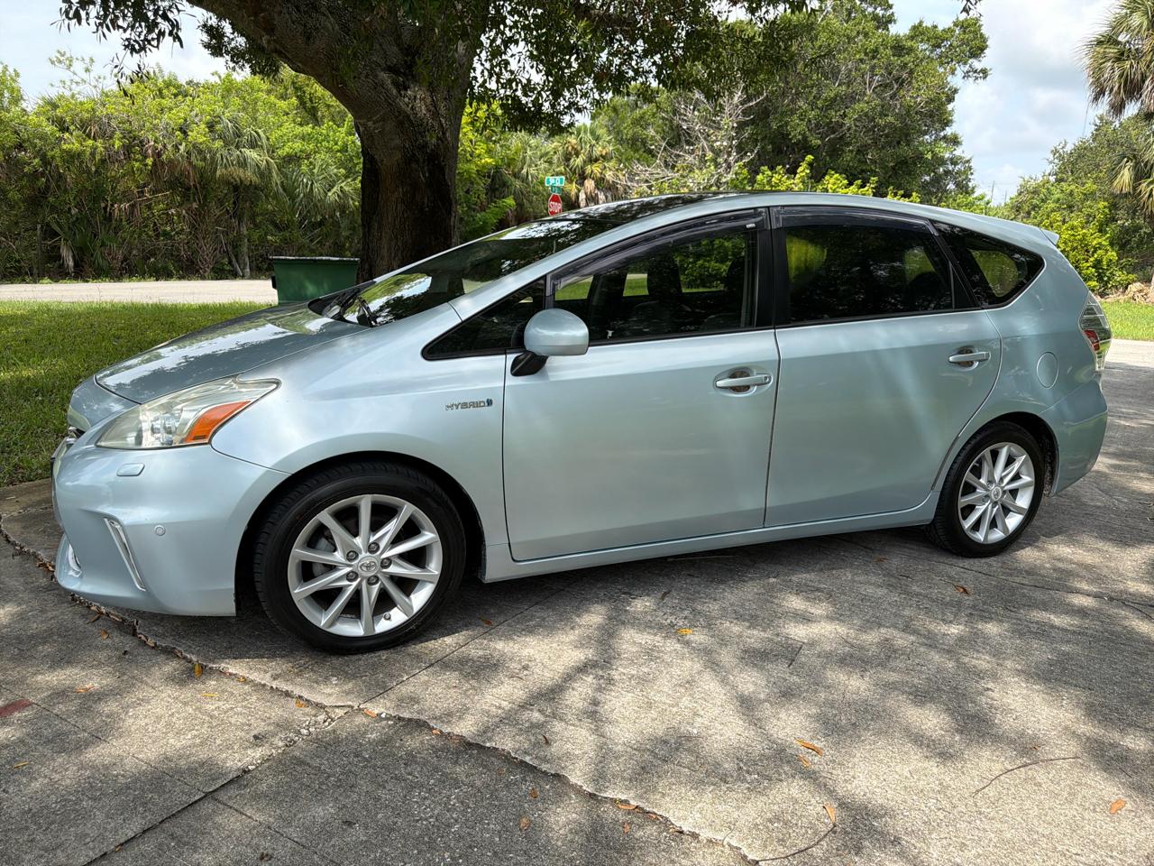 Toyota Prius V 5dr Wgn Three (Natl) 2013