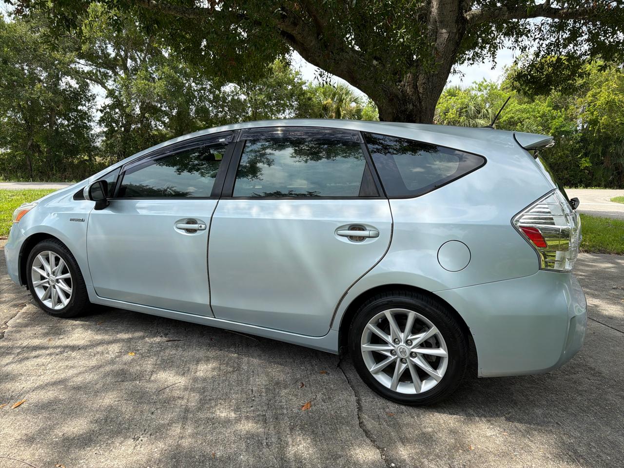 Toyota Prius V 5dr Wgn Three (Natl) 2013