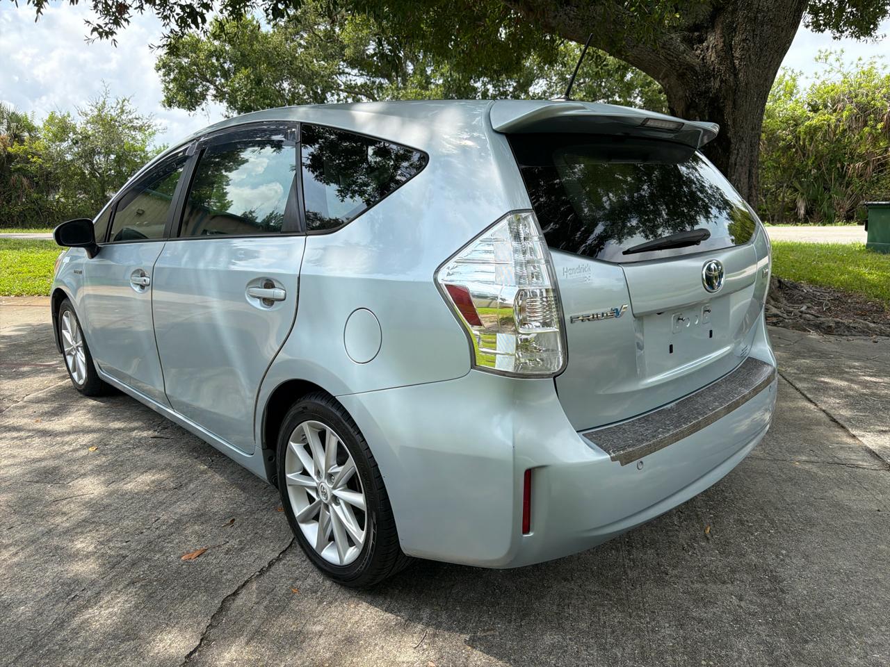 Toyota Prius V 5dr Wgn Three (Natl) 2013