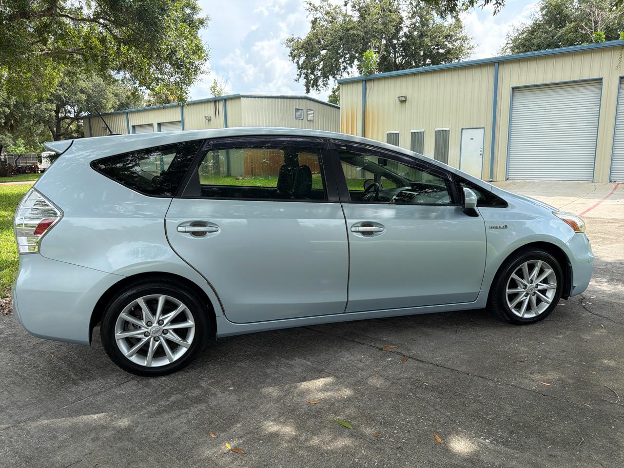 Toyota Prius V 5dr Wgn Three (Natl) 2013