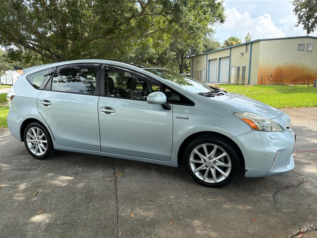 Toyota Prius V 5dr Wgn Three (Natl) 2013
