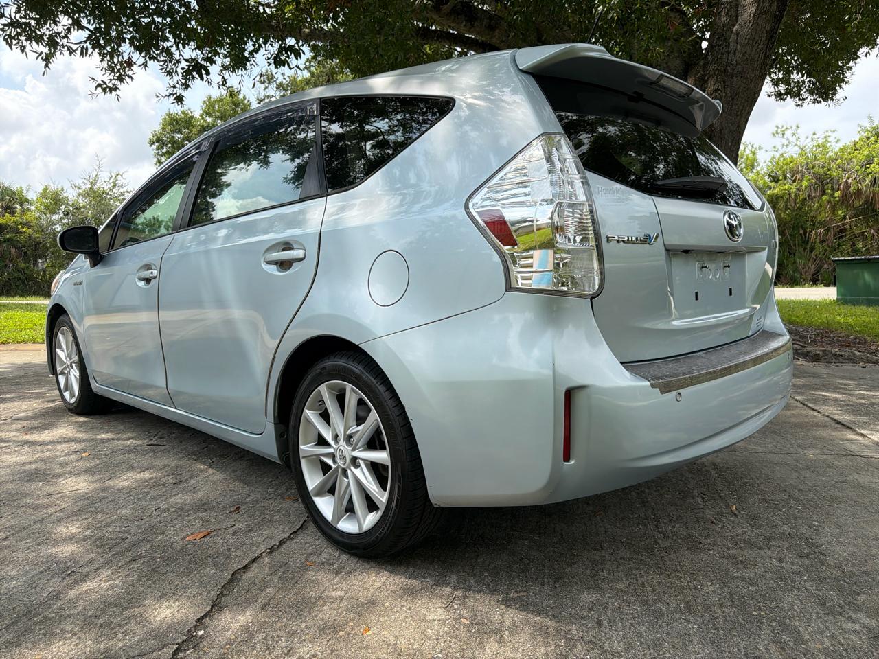 Toyota Prius V 5dr Wgn Three (Natl) 2013