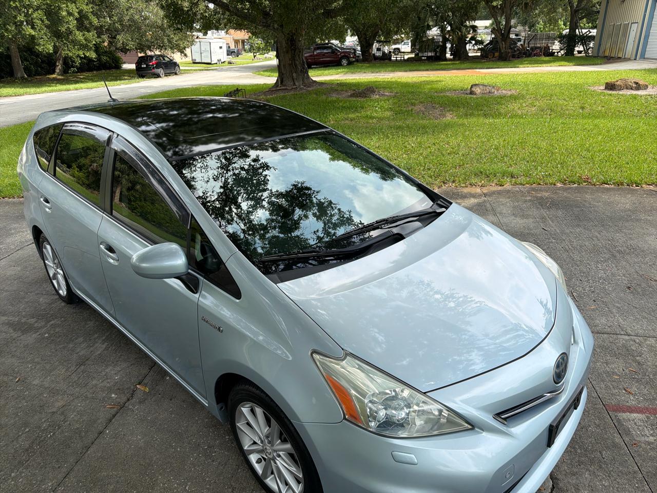 Toyota Prius V 5dr Wgn Three (Natl) 2013