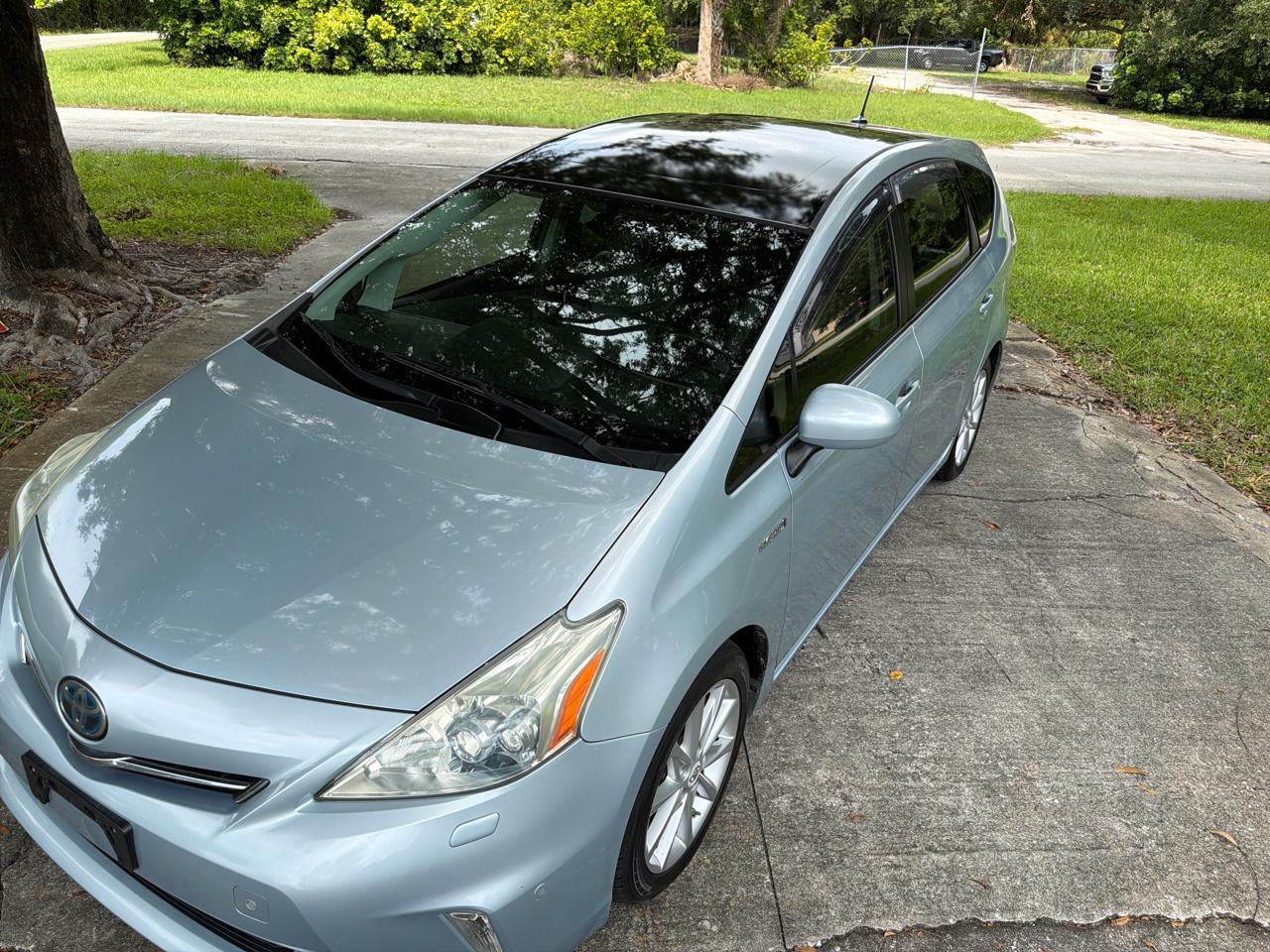 Toyota Prius V 5dr Wgn Three (Natl) 2013
