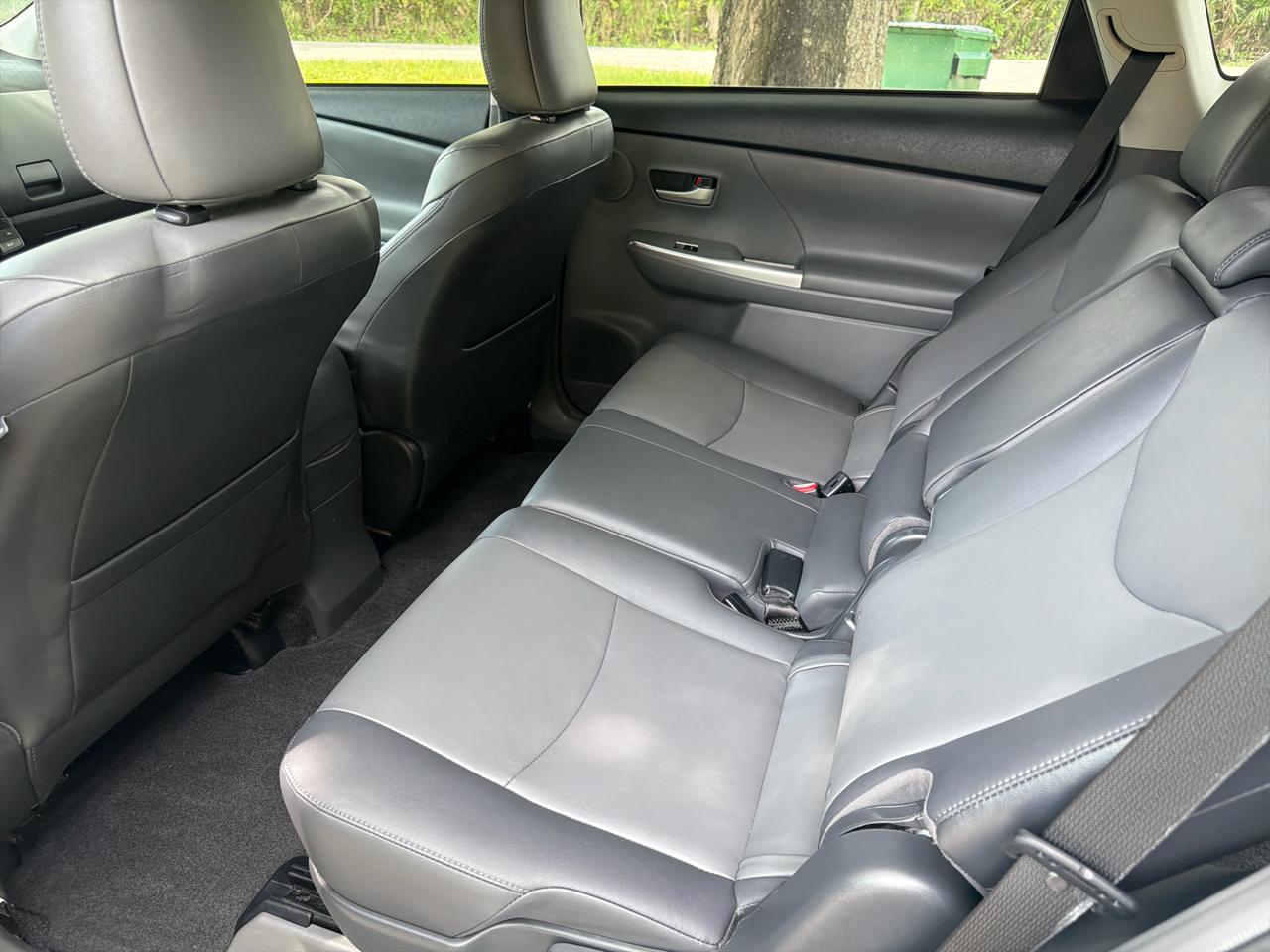 Toyota Prius V 5dr Wgn Three (Natl) 2013
