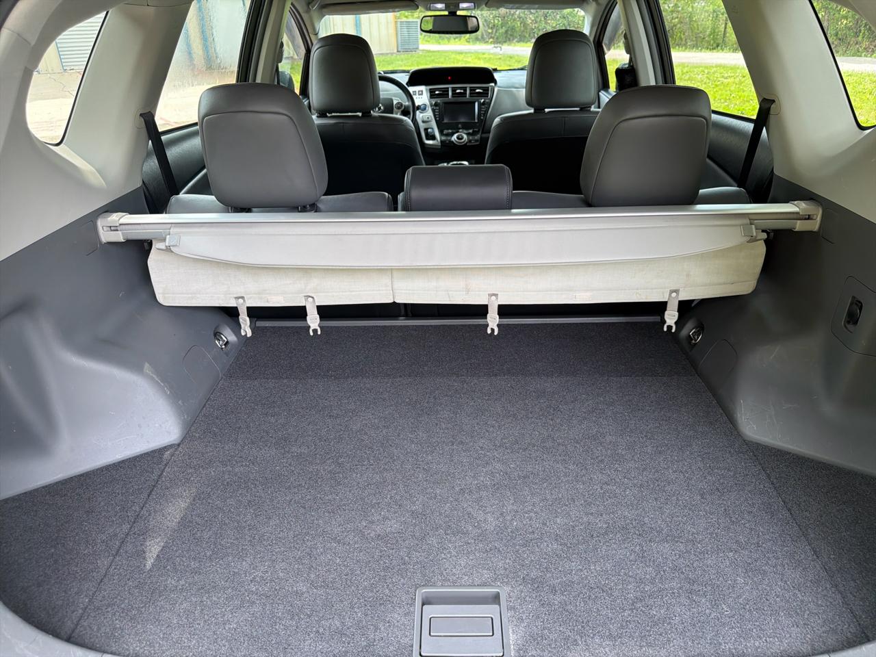 Toyota Prius V 5dr Wgn Three (Natl) 2013