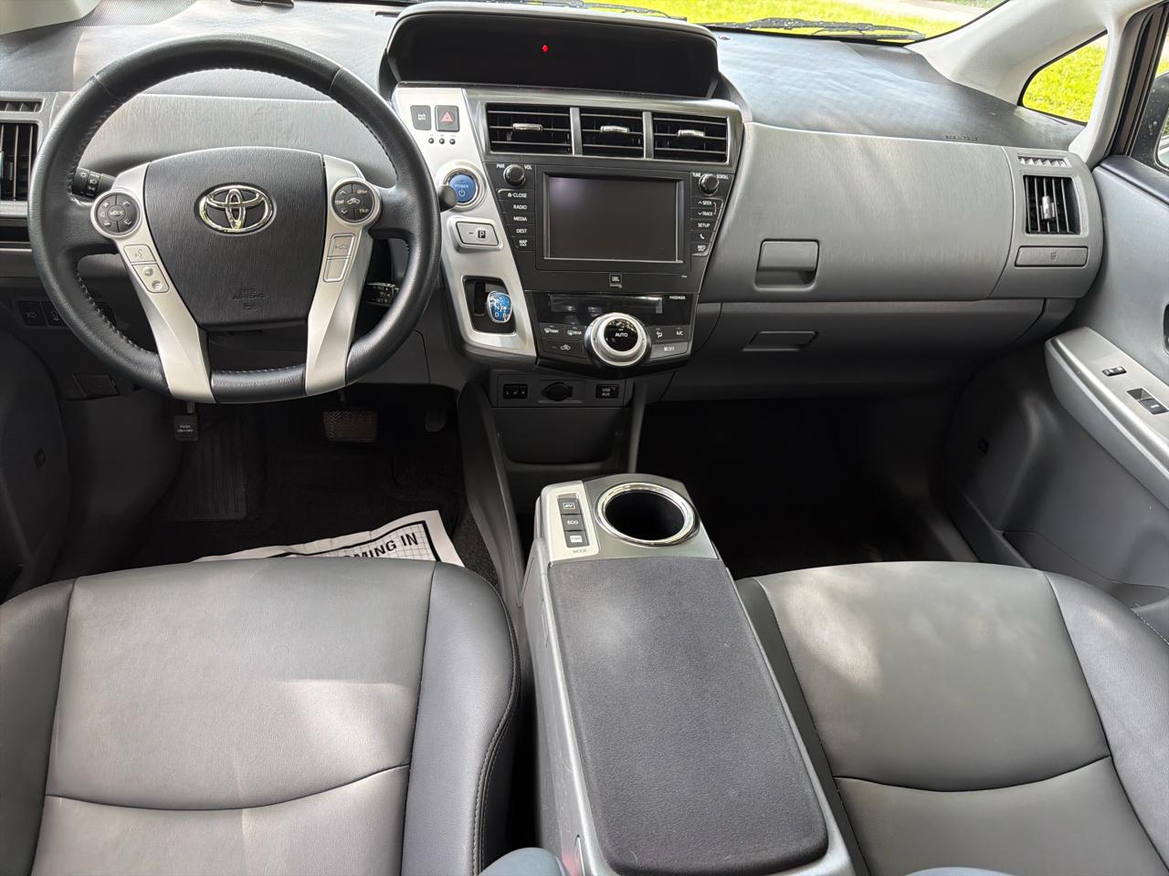 Toyota Prius V 5dr Wgn Three (Natl) 2013