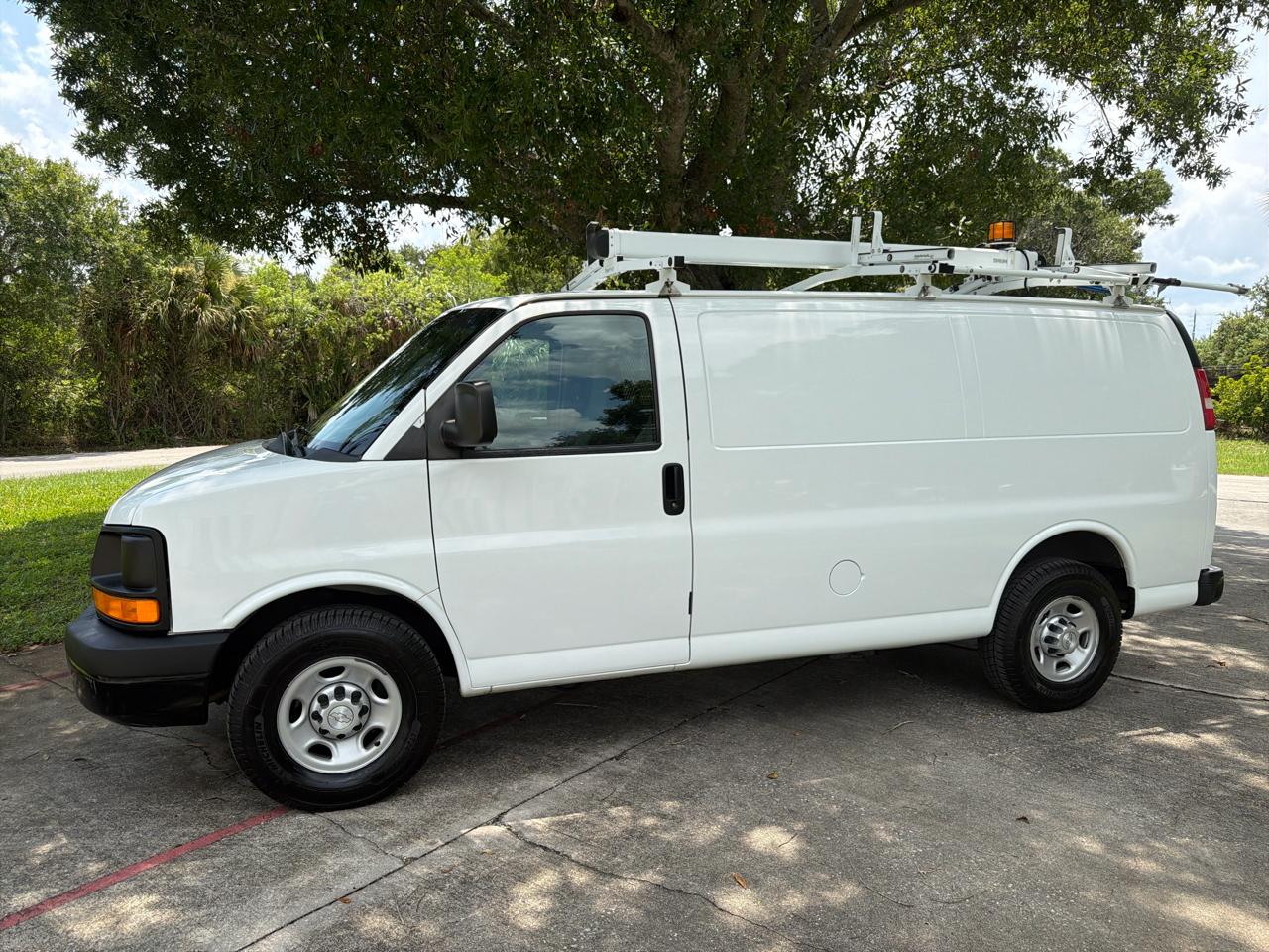 Chevrolet Express Cargo Van RWD 2500 135" 2016