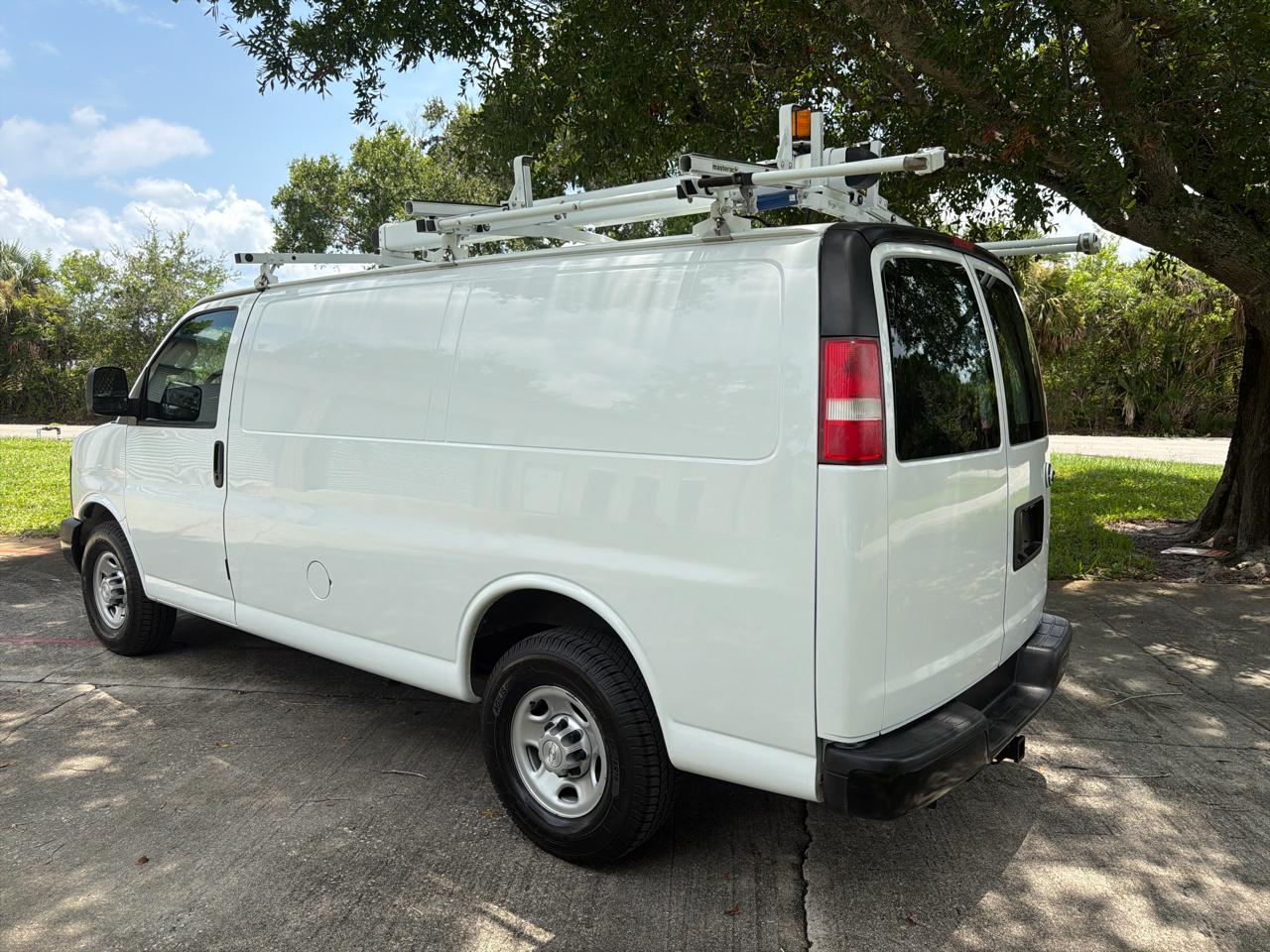 Chevrolet Express Cargo Van RWD 2500 135" 2016