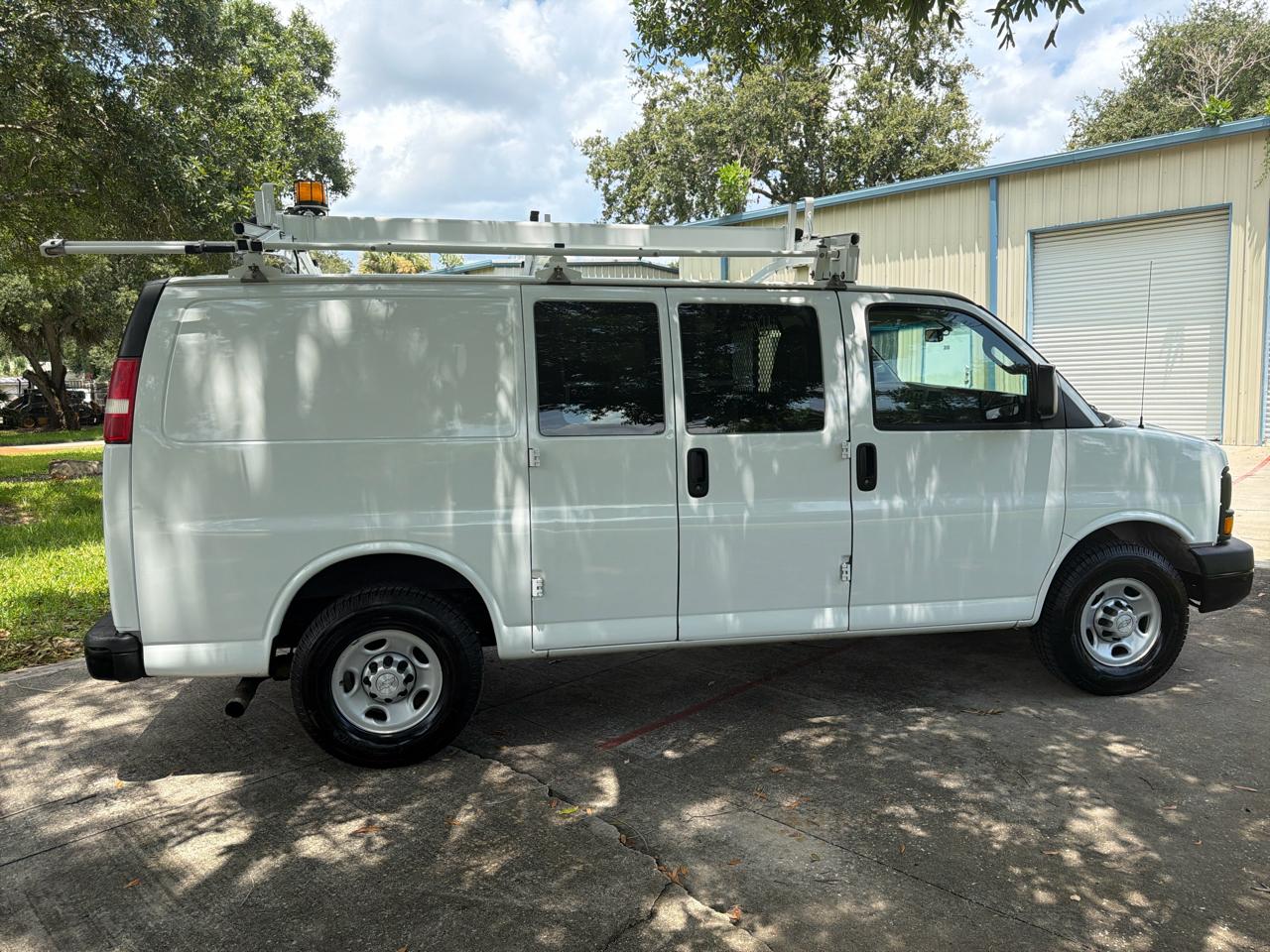 Chevrolet Express Cargo Van RWD 2500 135" 2016