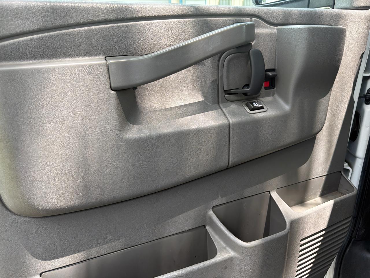 Chevrolet Express Cargo Van RWD 2500 135" 2016