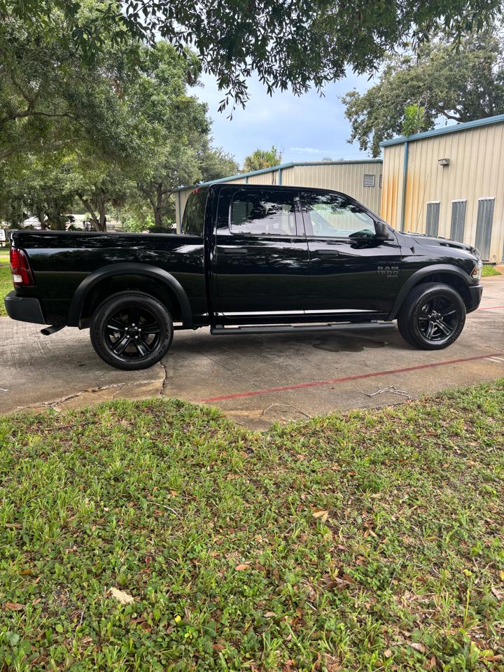 RAM 1500 Classic Warlock 4x4 Crew Cab 5'7" Box 2022