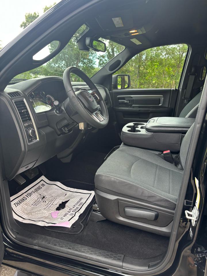 RAM 1500 Classic Warlock 4x4 Crew Cab 5'7" Box 2022