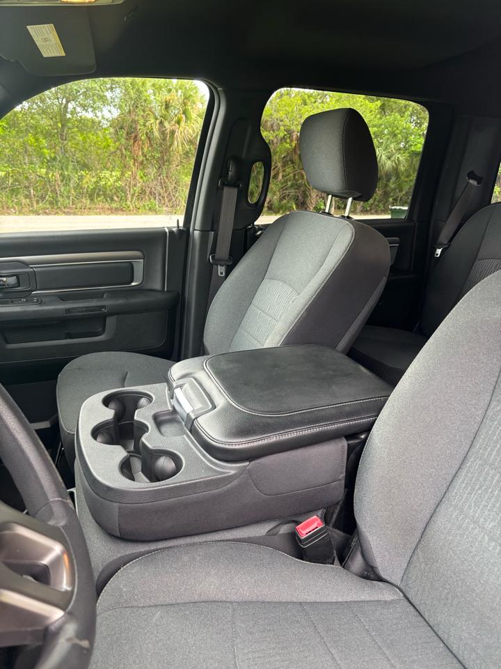RAM 1500 Classic Warlock 4x4 Crew Cab 5'7" Box 2022