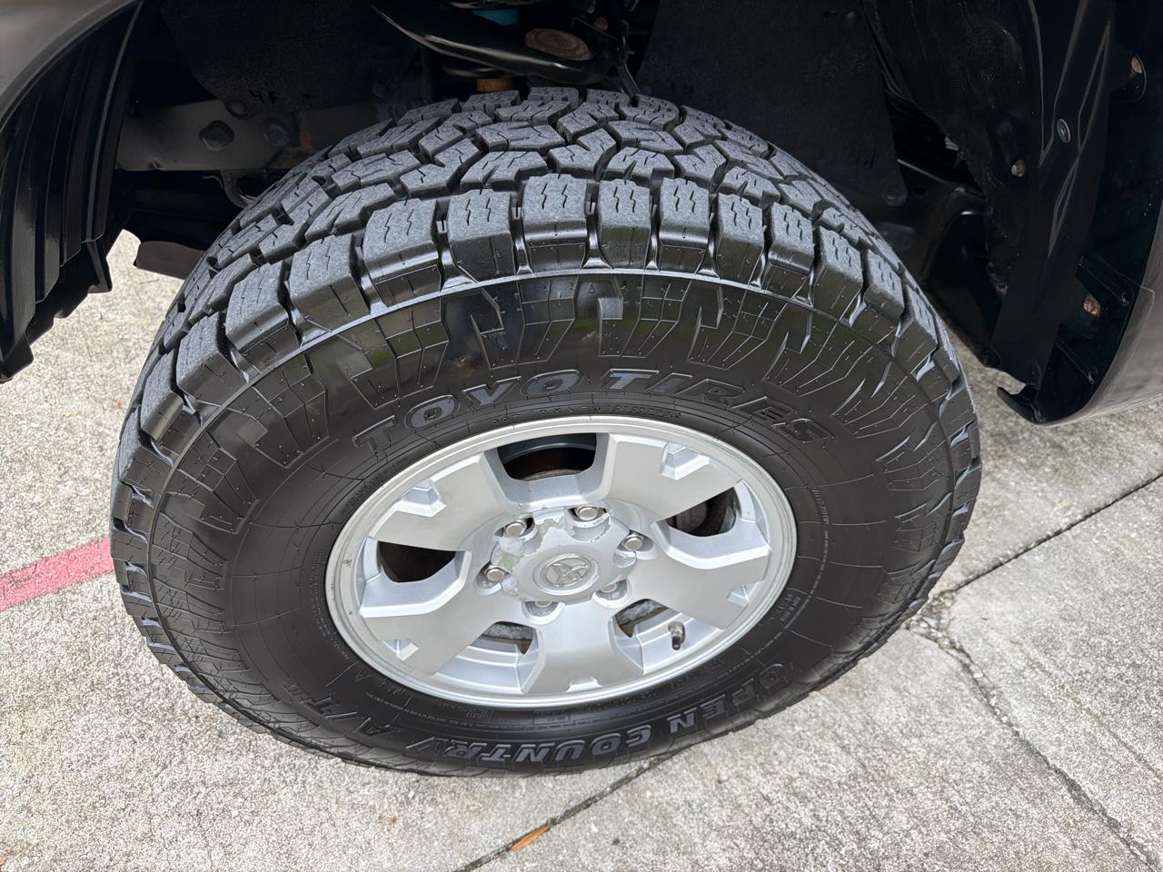 Toyota Tacoma 4WD Double Cab V6 MT (Natl) 2012