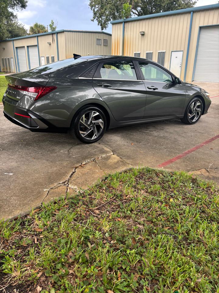 Hyundai Elantra Limited IVT 2024