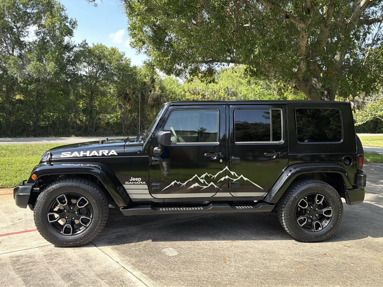 Jeep Wrangler RWD 4dr Unlimited Sahara 2008