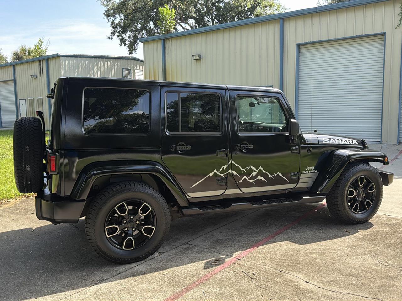 Jeep Wrangler RWD 4dr Unlimited Sahara 2008
