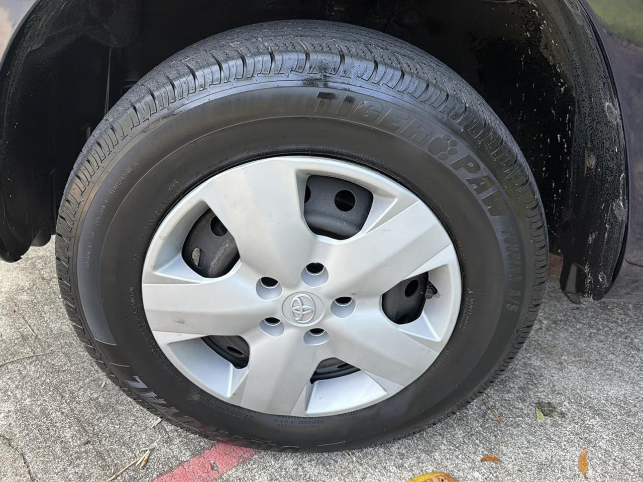 Toyota RAV4 2WD 4dr 4-cyl (Natl) 2007
