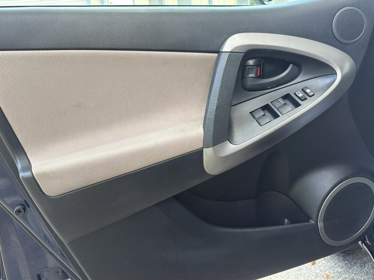 Toyota RAV4 2WD 4dr 4-cyl (Natl) 2007