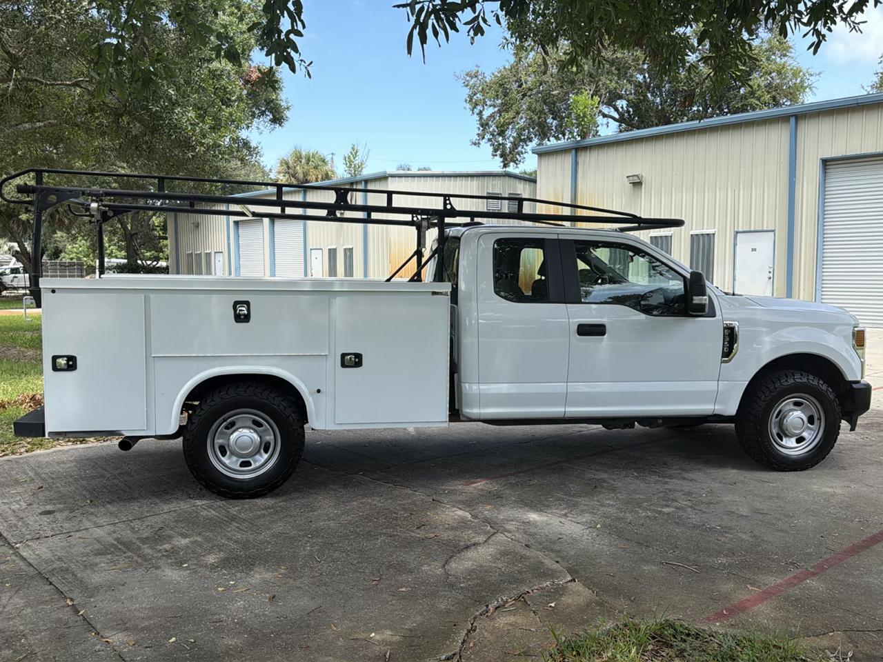 Ford Super Duty F-350 SRW Lariat 2WD SuperCab 168" WB 60" CA 2020