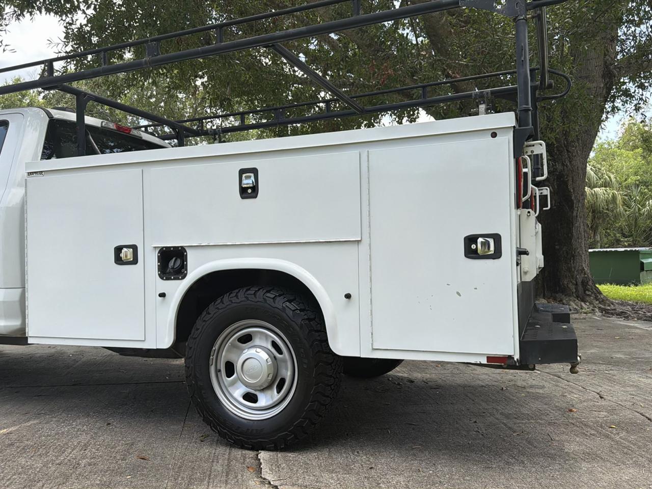 Ford Super Duty F-350 SRW Lariat 2WD SuperCab 168" WB 60" CA 2020